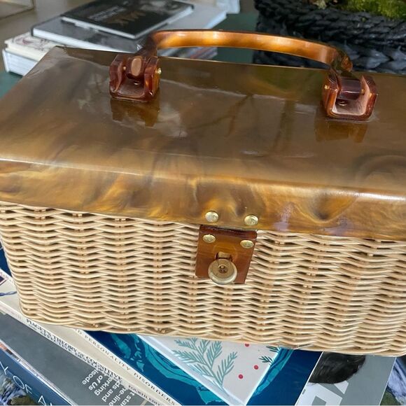 Beautiful Vintage Rattan (looks) handbag      "VINTAGE" - Picture 13 of 14